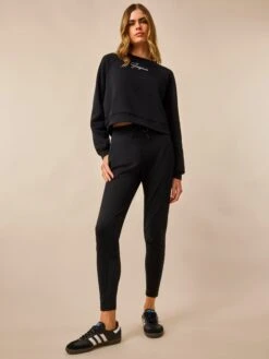 Greyson Script Cropped Crew Neck 5 Greyson Script Cropped Crew Neck -Greyson Clothiers Shop LMO23K01 001 9929 FULL